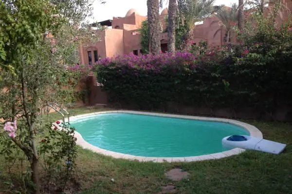 This charming villa located in the famous palm grove of